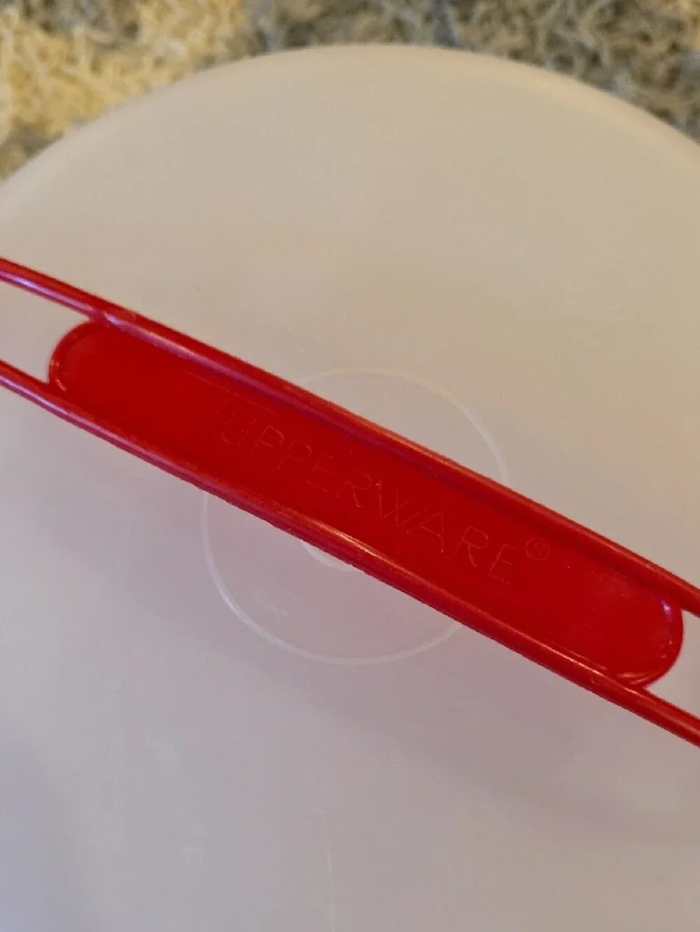 Tupperware Red-Accented White Cake Carrier with Secure Handle